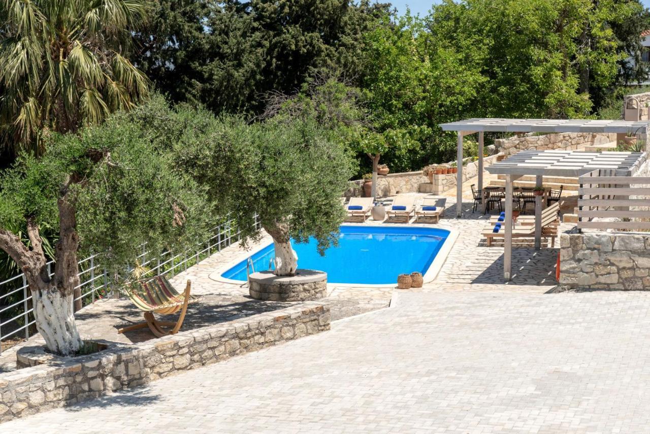 Villa Chrysallis With Heated Pool Georgioupoli Bagian luar foto